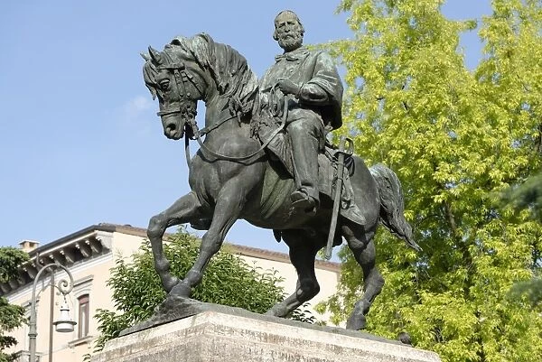 Monument to Giuseppe Garibaldi, Piazza Indepenzia, Verona, Veneto, Italy