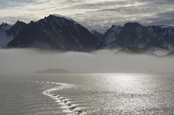 Mountain scenery around the fjord, Smeerenburgfjorden, Spitsbergen Island, Svalbard Archipelago, Svalbard and Jan Mayen, Norway