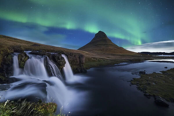 Northern Lights at Kirkjufell mountain, Iceland