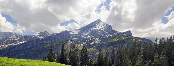 Panorama at Kreuzeck with Alpspitze and Zugspitze massif, Kreuzeckgruppe, Garmisch-Partenkirchen District, Upper Bavaria, Bavaria, Germany
