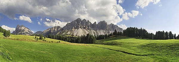Panoramic view of the Rungtscher Wiesen meadows near Halslhuette mountain lodge and Edelweisshuette mountain lodge, view of the Afer Geisler group and Peitlerkofel mountain, Wuerzjoch ridge, Villnoesstal valley, Dolomites, province of Bolzano-Bozen