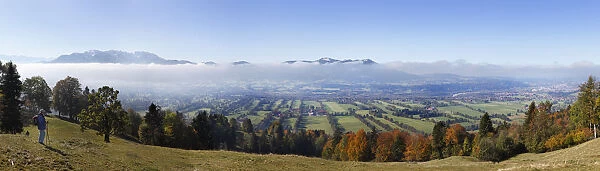 Panoramic view from Sonntratn Mountain near Gaissach over the Isar valley, looking towards Brauneck, Benedict Wall, Zwiesel and Blomberg, with Bad Toelz on the right, Isarwinkel, Upper Bavaria, Bavaria, Germany, Europe