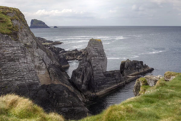 Rocky coast, Three Castle Head, Mizen Head Peninsula, West Cork, Republic of Ireland, British Isles, Europe