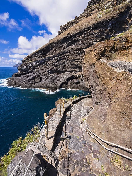Rocky coastline on the Camino del Poris, route to Pirates Cove, Tijarafe, La Palma, Canary Islands, Spain