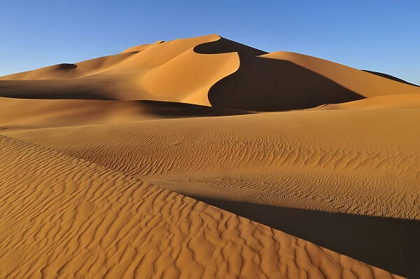 Sand dunes at Erg Mehedjibat, Adrar nAhnet, Adrar Ahnet, Algeria, Sahara, North Africa