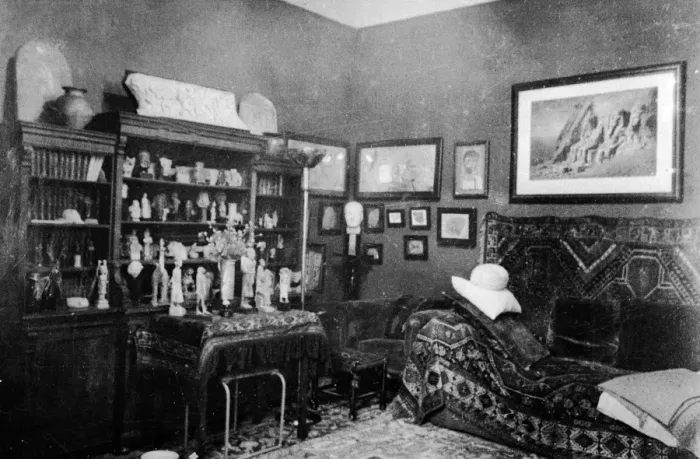 Framed Print : Sigmund Freud's Study Print Framed Print : Sigmund Freud's Study Print