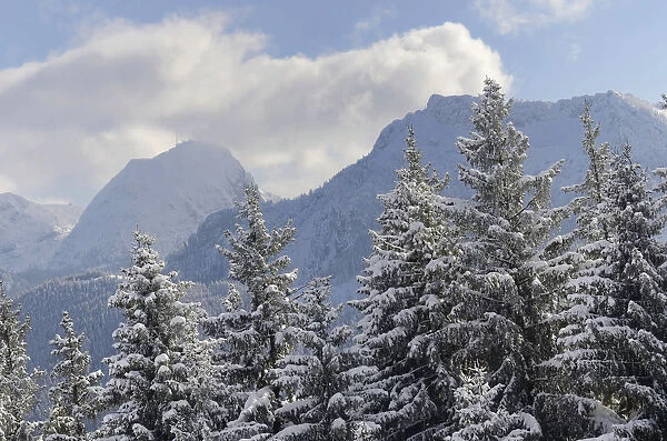 Snow clouds over winter mountain landscape, Mt Wendelstein and Mt Breitenstein, Leitzachtal, bei Elbach, Upper Bavaria, Bavaria, Germany