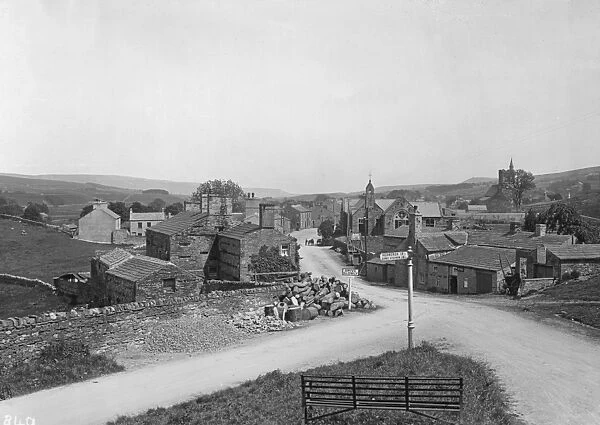 Hawes. Stone cottages of the little town of Hawes on the south bank of