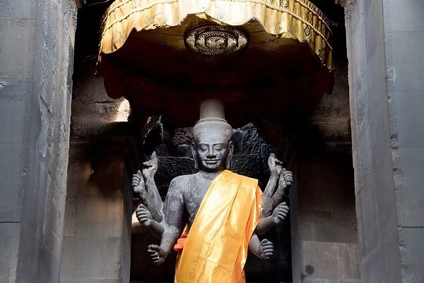 Vishnu statue in Angkor wat, siem reaps, cambodia
