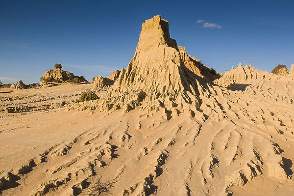 Walls of China, a series of lunettes, Mungo National Park, Willandra Lakes Region, New South Wales, Australia