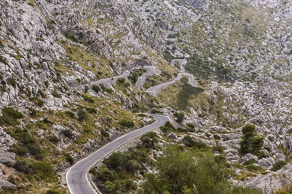 Winding mountain road to Sa Calobra, Tramuntana Mountains, Majorca, Balearic Islands, Spain, Europe