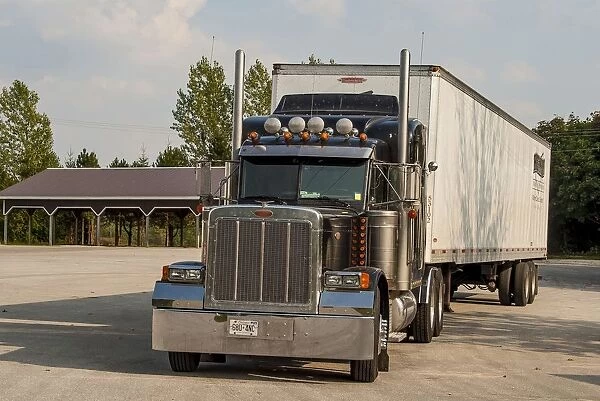 Peterbilt 6x4 semi tracter unit with a twin axle box trailer in the Blue Mountains
