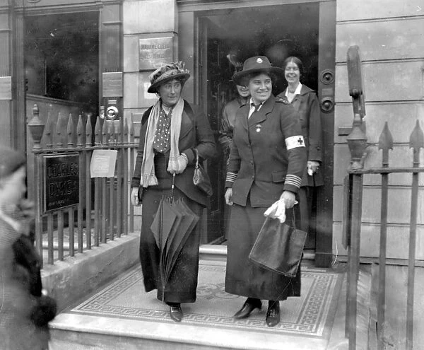 War Babies Conference. Mrs Thesiger (on left) and Mrs Dick. 1914 - 1918