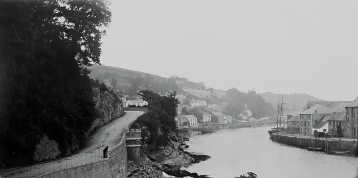 Framed Print : Print of The River Looe, Cornwall, early 1900s Framed Print : Print of The River Looe, Cornwall, early 1900s