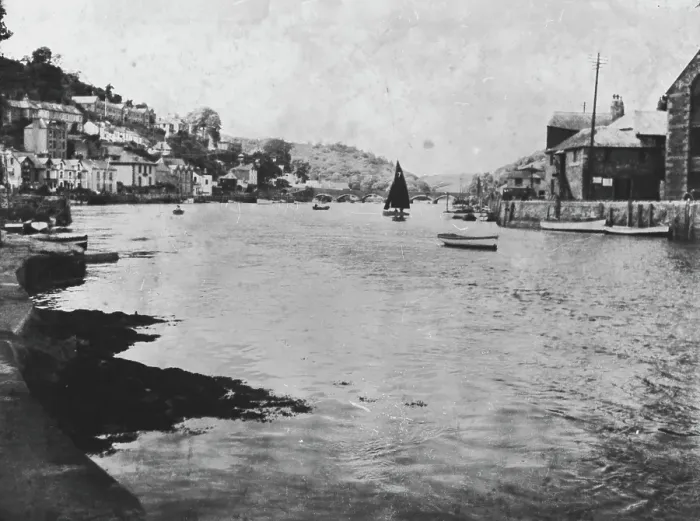 Framed Print : Print of View up river, Looe, Cornwall (1930), showing East and West quays Framed Print : Print of View up river, Looe, Cornwall (1930), showing East and West quays