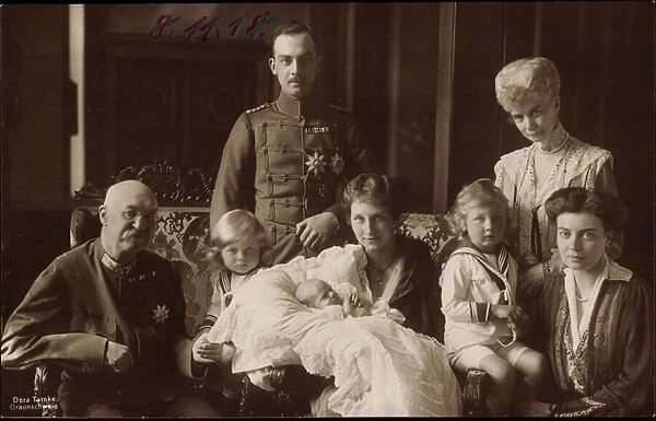 Ak Herzog Ernst August zu Braunschweig Luneburg with parents and wife (b  /  w photo)