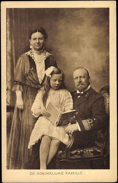 Ak De Koninklijke Familie, Wilhelmina, Hendrik, Juliana, The Netherlands (b  /  w photo)