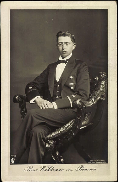 Ak Prince Waldemar von Prussia, seat portrait, suit, Zwicker (b  /  w photo)
