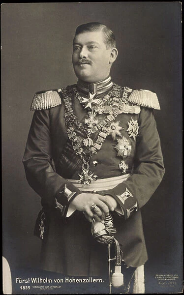 Ak Prince Wilhelm von Hohenzollern, uniform, sabre (b  /  w photo)