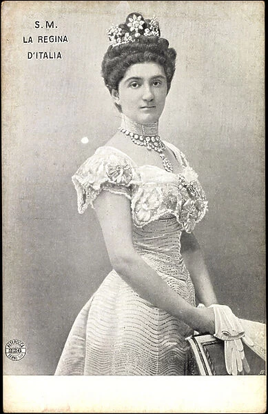 Ak S. M. Queen Elena of Italy with crown (b  /  w photo)