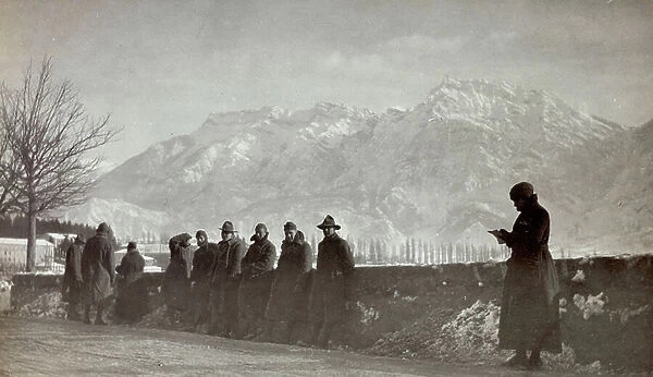 Album 'Harriet Louise Self': group of officers in the valley of the Brenta
