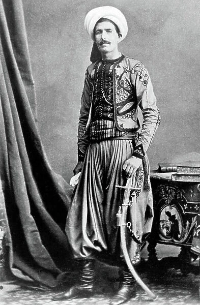 Algerian infantryman, Second lieutenant of the Battalion of Algerian Riflemen attached to the zouaves of the Imperial guard, photography taken in Paris about 1865
