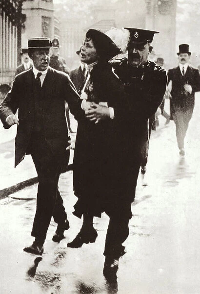 Arrest of Emmeline Pankhurst outside Buckingham Palace, London, 21 May 1914 (b  /  w photo)