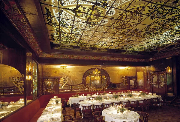 Art Nouveau architecture: view of the interior of the restaurant 'Chez Maxim s'located at 3 rue Royale in Paris. Architect: Louis Marnez