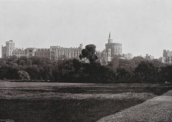 The Castle, from the Home Park (b / w photo)