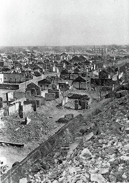 China, Boxer War, Beijing, ruins of legations district in August 1900 (photo)