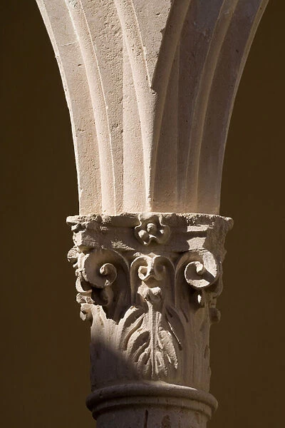Detail of a column in the cloister of the Convent of Santo Domingo (stone)