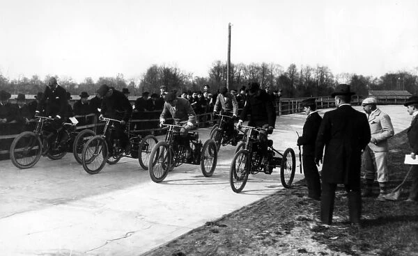 Contestants in a motorised tricycle race in Saint Petersburg, c. 1899 (b  /  w photo)