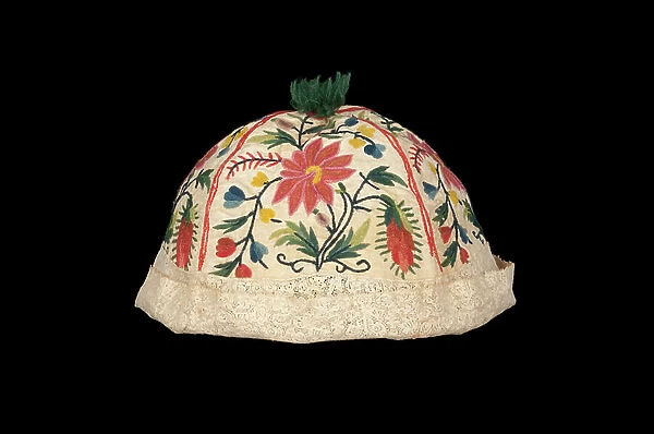 COSTUME: cap: nightcap, England (place of manufacture), c. 1769-1780 (linen, wool, hand-stitched)