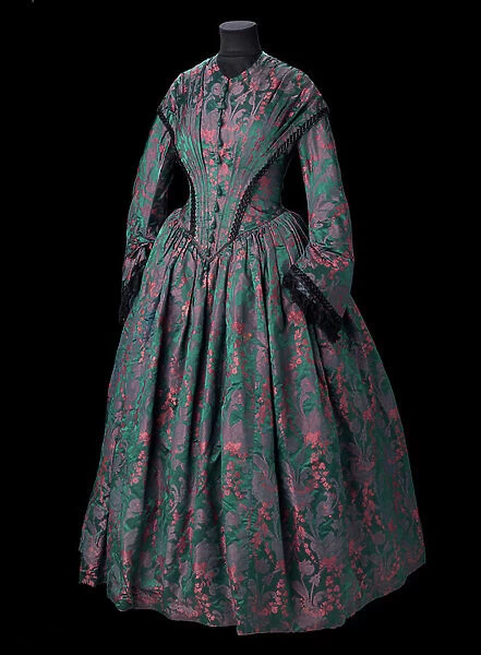 COSTUME: dress, Scotland, Lanarkshire, East Kilbride (place of use), c. 1846-1849 (silk, cotton, wood, metal)