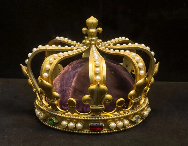 Crown of the Queen, 821-1824 (gilded bronze and dummy cameo)