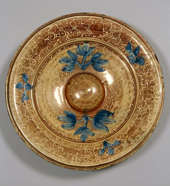 Decorated dish with blue flowers, Moorish (faience)