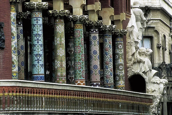 Decorees of mosaic columns of the arcades of the palace of Catalan music (1905-1908), Barcelona - DOMENECH I MONTANER, Lluis (1850-1923). Palace of Catalan Music. 1905 - 1908. SPAIN. Barcelona. Palace of Catalan Music