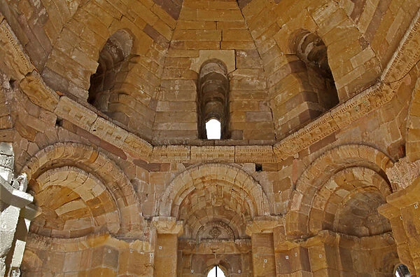 Depicting part of the polygonal apse
