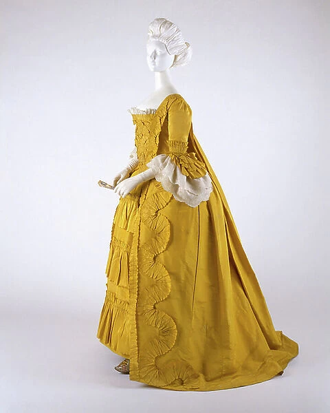 Dress, c. 1760 (silk, linen & cotton)