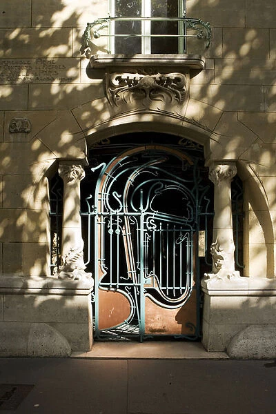 Entrance to the Castel Beranger, 1897-98 (photo)