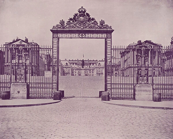 Entrance to the Palace of Versailles (b  /  w photo)