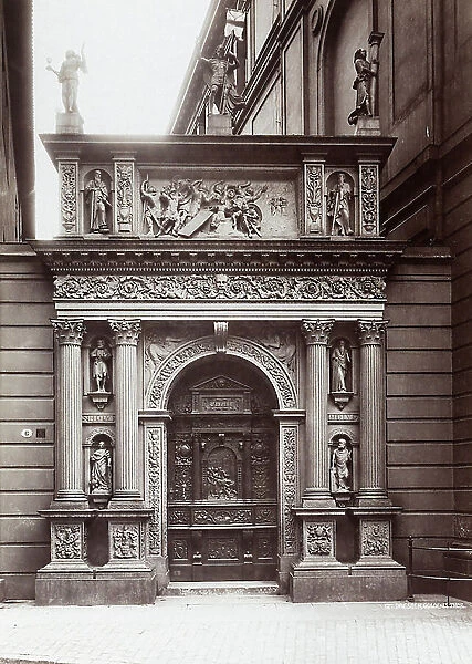 Entrance portal to the 'Jewish courtyard' in Dresden