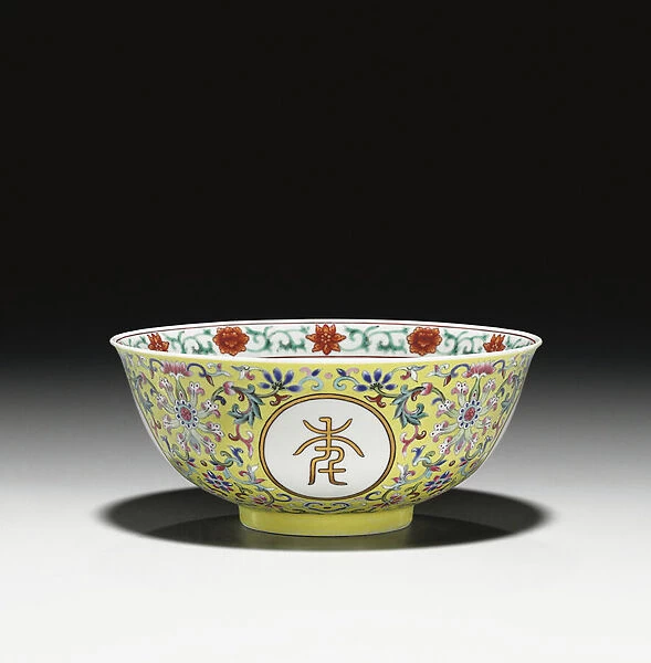 Famille rose yellow-ground birthday bowl, Jiaqing Period (1796-1820) (ceramic