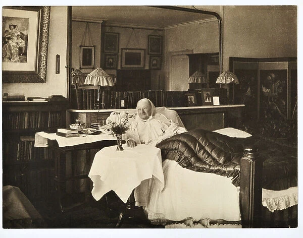 Florence Nightingale in bed, 1906 (b  /  w photo)