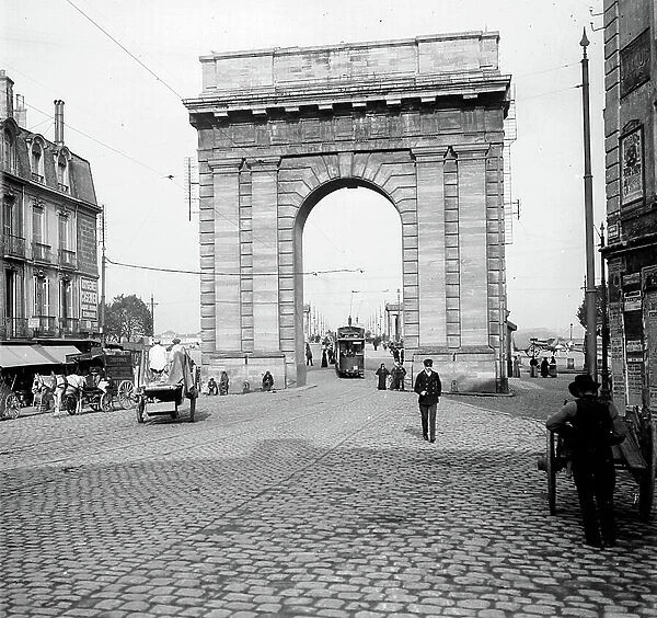 France, Aquitaine, Gironde (33), Bordeaux: Porte des Salinieres (Porte de Bourgogne), entrance to rue Sainte Catherine, animated view with many passers-by, 1895 - posters: oxygenee Cusenier, faltino, electric tram 70 with advertising Olibet
