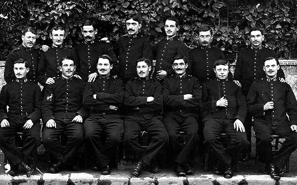 France, Centre, Loiret (45), Orleans: Soldiers of the 45th Regiment pose in uniform, 1910