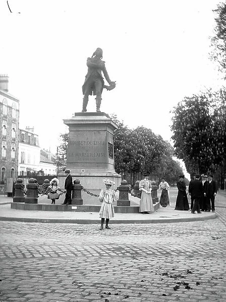 France, Ile-de-France, Val-de-Marne (94), Choisy-le-Roi: The statue of Rouget de lisle and the Marseillaise, 1900