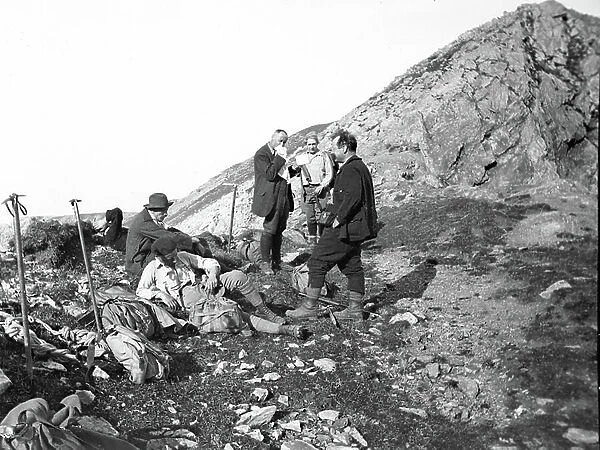 France, Rhone-Alpes, Isere (38), Dent de la Prat: A rest during the climbing of the mountain, 1910