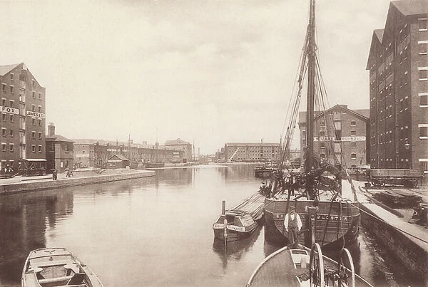 Gloucester: The Docks (b  /  w photo)