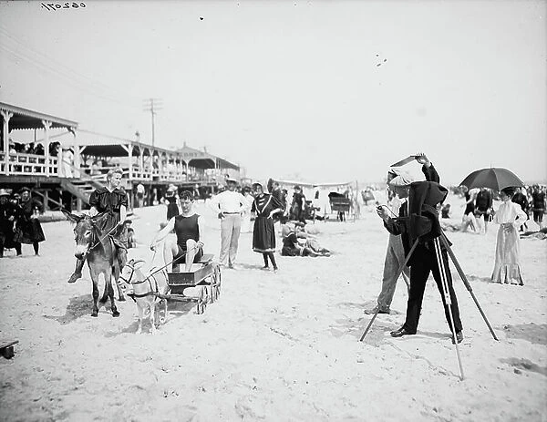 They were on their honeymoon, St. Augustine, Florida, 1900-05 (b / w photo)